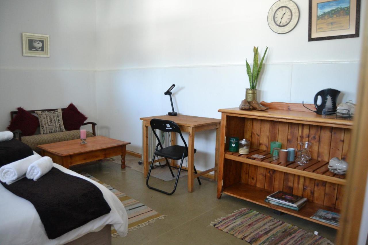 Suzie'S Coffee Shop Accommodation Bellville Exteriör bild